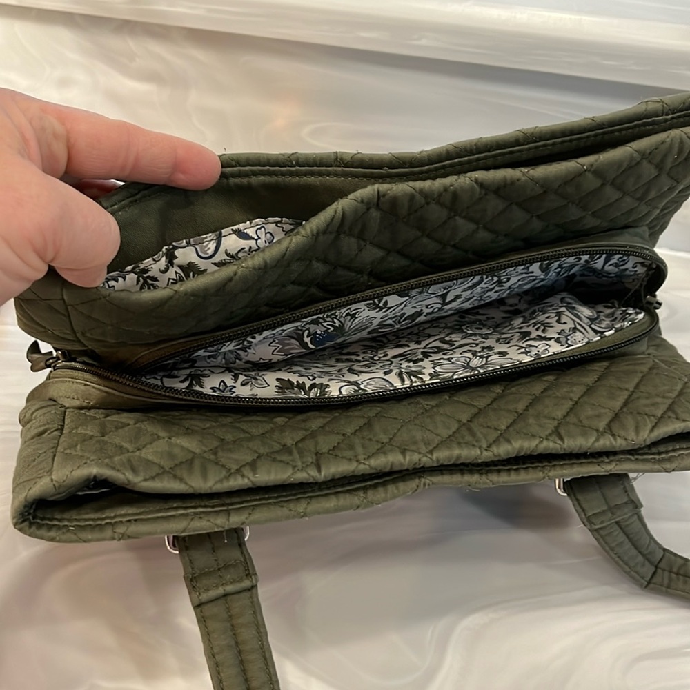 Vera Bradley-EUC- like new! Carried only a couple of times.
